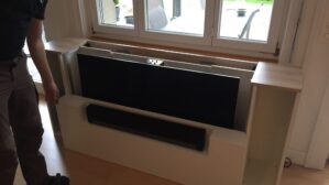 Tv-Möbel mit Lift und Soundbar